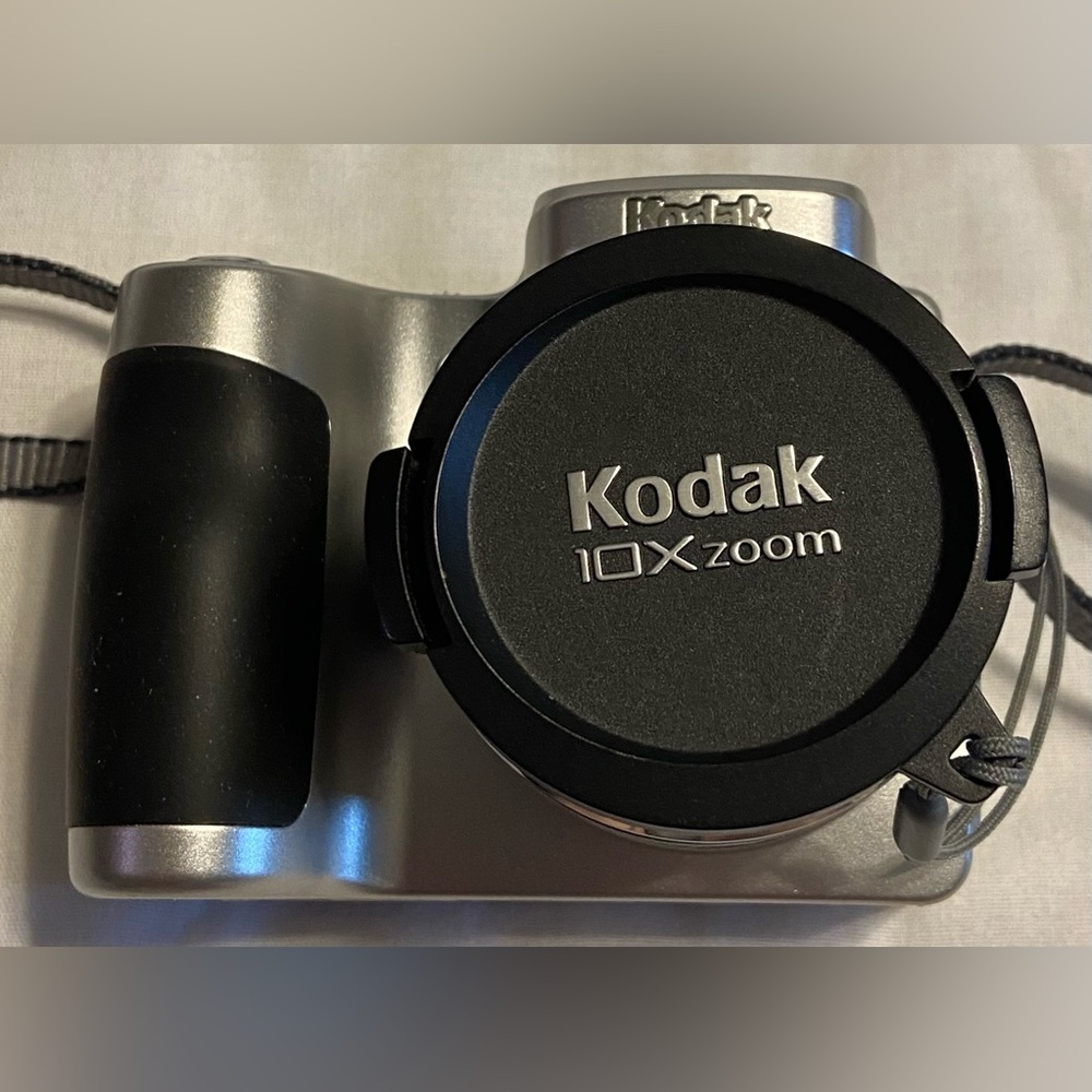Kodak EasyShare Z710 7.1MP Digital Camera Silver W/ SD Card. Tested - Works